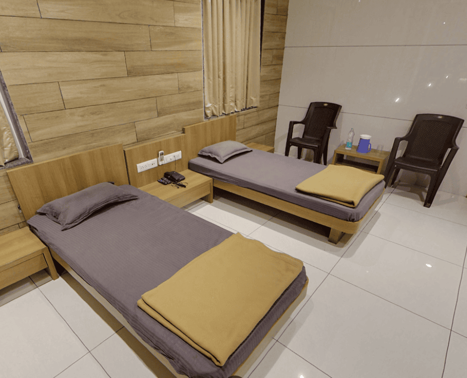 Twin-bed guest room
